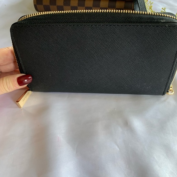 Michael Michael Kors Safffiano Leather Continental Wallet NWT - Picture 3 of 5